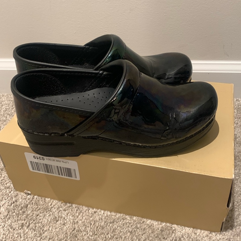 Dansko Professional black, iridescent, 6.5 (slightly damaged on the left shoe)